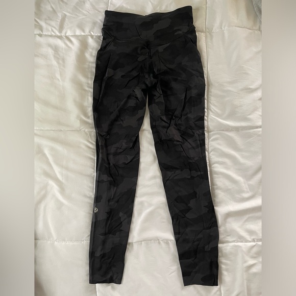 Lululemon Base Pace - Picture 2 of 3